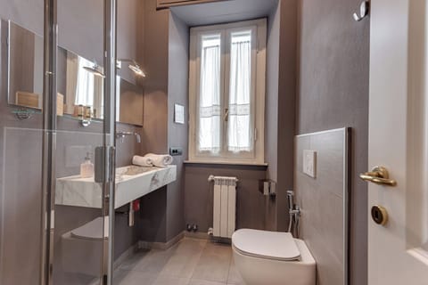 Design Double Room, 1 King Bed, Garden View, Garden Area | Bathroom