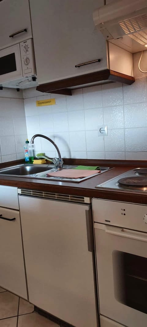 Apartment, 2 Bedrooms | Private kitchen | Fridge, microwave, oven, stovetop