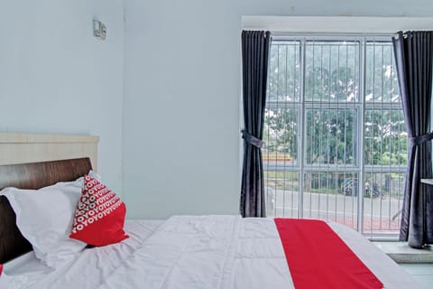 Deluxe Double Room | Laptop workspace, free WiFi, bed sheets