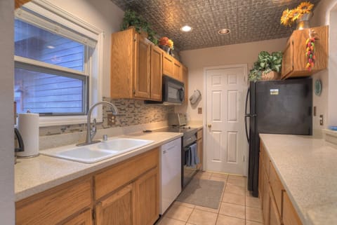 Full Kitchen with Dishwasher