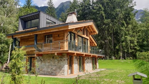 Chalet Black Pearl