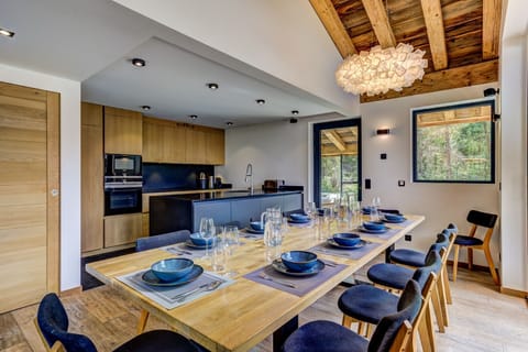 Dining table seating up to 12 people 