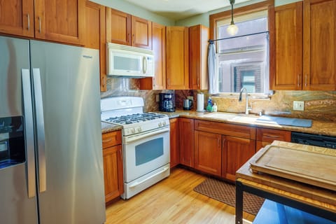 Kitchen | 1st Floor | Dishwasher | Cooking Basics/Spices | Blender | Crockpot