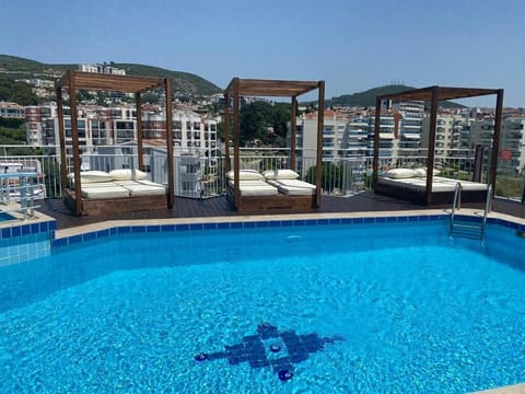 Seasonal outdoor pool, open 10:00 AM to 7:00 PM, free cabanas