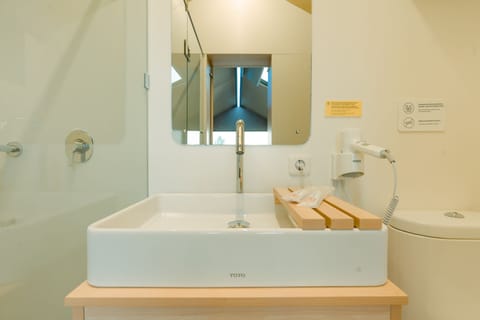 Executive Room | Bathroom sink