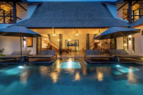 Outdoor pool, pool umbrellas, sun loungers