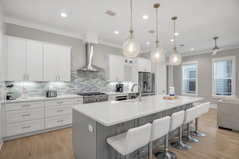 6 Breakfast Bar Stools