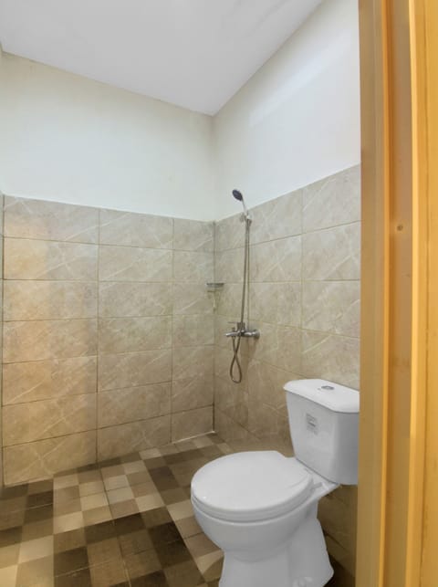 Deluxe Double Room | Bathroom | Shower, towels, toilet paper