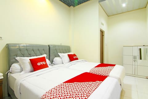 Standard Twin Room | Laptop workspace, free WiFi, bed sheets