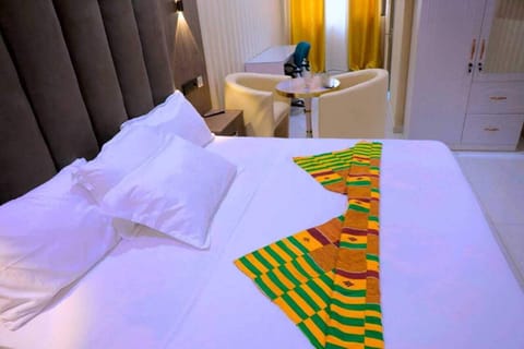 Executive Suite | Free WiFi, bed sheets