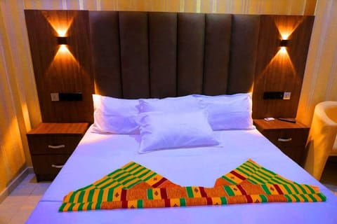 Executive Suite | Free WiFi, bed sheets