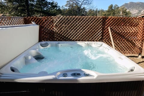 Cabin, 3 Bedrooms | Outdoor spa tub