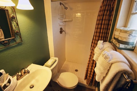 Cabin, 1 Bedroom | Bathroom | Towels