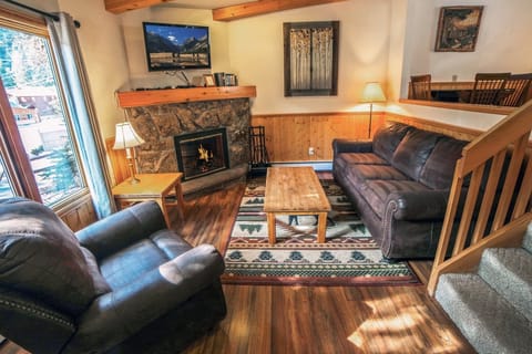Cabin, 1 Bedroom | Living area