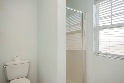 Room, 1 King Bed, Partial Ocean View | Bathroom | Shower, free toiletries, hair dryer, towels