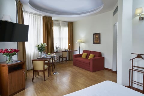 Executive Suite | In-room safe, free WiFi, bed sheets, wheelchair access