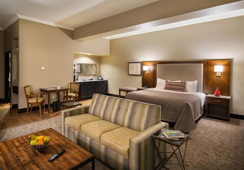 Suite, 1 King Bed, Refrigerator & Microwave, Poolside (1st Floor) | In-room safe, desk, iron/ironing board, free rollaway beds