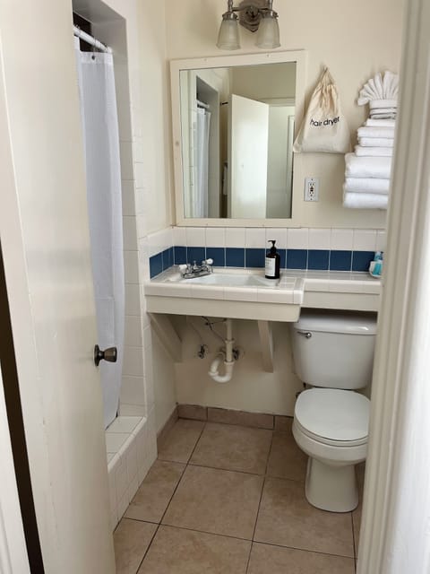 Traditional Room | Bathroom | Shower, free toiletries, towels, soap