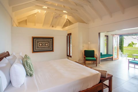 Deluxe Oceanfront Villa | Premium bedding, free minibar, in-room safe, laptop workspace