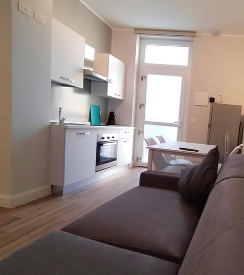 City Studio, 1 Double Bed with Sofa bed, Non Smoking | Living area | 40-inch flat-screen TV with cable channels