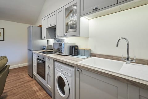 The Granary, Newbrough - Host & Stay