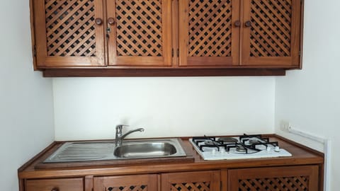 Signature Suite, 1 Bedroom, Ocean View | Private kitchen | Full-size fridge, microwave, stovetop, electric kettle