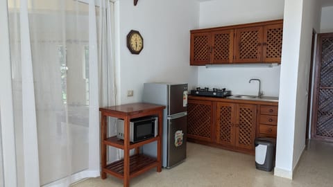 Superior Suite, 1 Bedroom, Ocean View | Private kitchen | Full-size fridge, microwave, stovetop, electric kettle