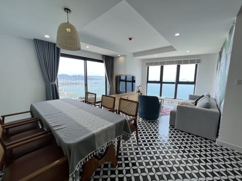 Panoramic Apartment, 3 Bedrooms, Beach View, Oceanfront | In-room dining