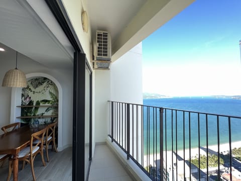City Apartment, 1 Bedroom, Beach View, Oceanfront | Balcony