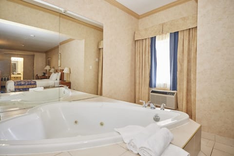 Deluxe Room, 1 Queen Bed, Non Smoking, Jetted Tub | Desk, laptop workspace, blackout drapes, iron/ironing board