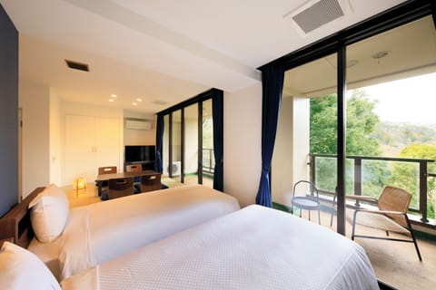 Executive Triple Room, Non Smoking, Mountain View | Iron/ironing board, free WiFi, bed sheets