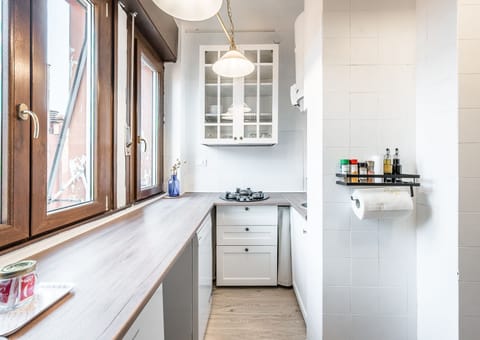 Casa Emilia - fully equipped with fridge, dishwasher, 3 burner stove, pots and pans.