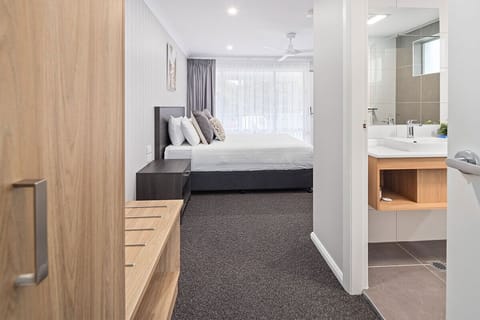 Premium Room | Pillowtop beds, minibar, blackout drapes, iron/ironing board