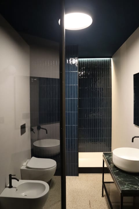 Superior Suite, Balcony | Bathroom | Shower, rainfall showerhead, hair dryer, bidet