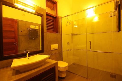 Deluxe Double Balcony side seaview | Bathroom | Shower, rainfall showerhead, free toiletries, hair dryer