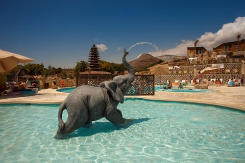 3 outdoor pools, pool umbrellas, sun loungers