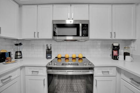 Premium Apartment, 3 Bedrooms, Non Smoking, 2 Bathrooms | Private kitchen | Full-size fridge, microwave, oven, stovetop