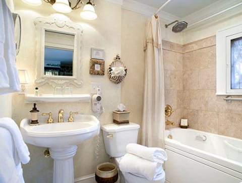 Room (Kensington Garden) | Bathroom | Combined shower/tub, jetted tub, rainfall showerhead, free toiletries