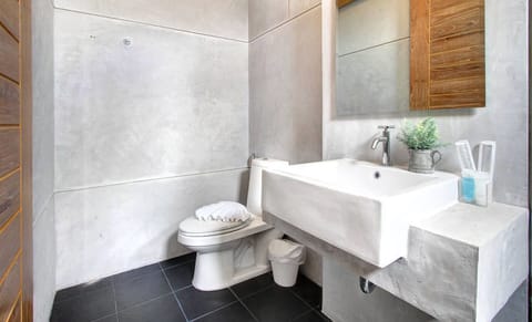 Lemon Terrace Room | Bathroom | Shower, free toiletries, towels