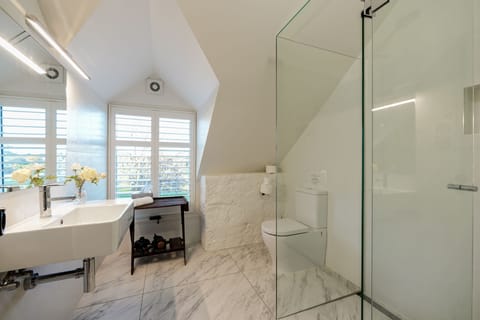 Classic Cottage | Bathroom | Shower, designer toiletries, hair dryer, heated floors