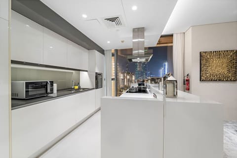Gourmet Kitchen: Bright modern space with stunning city views for culinary adventures!