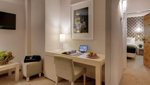 Standard Double Room (Poschiavo) | Living area | 100-cm flat-screen TV with cable channels, TV