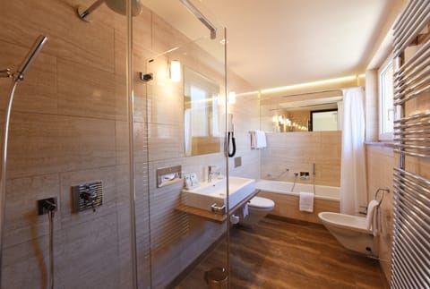 Junior Suite, 2 Bedrooms, Connecting Rooms, Lake View | Bathroom | Eco-friendly toiletries, hair dryer, towels, soap