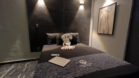 Honeymoon Room | In-room safe, free WiFi, bed sheets