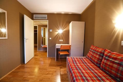 Standard Room, Multiple Beds | In-room safe, blackout drapes, free WiFi