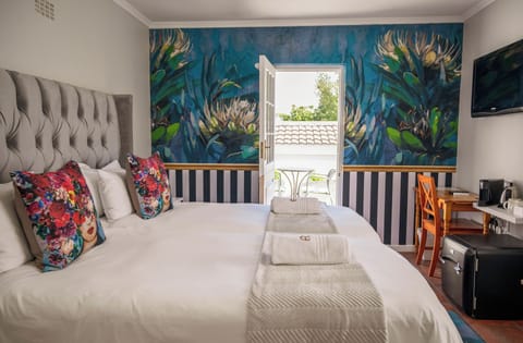 Superior Double or Twin Room | Minibar, in-room safe, individually decorated, individually furnished