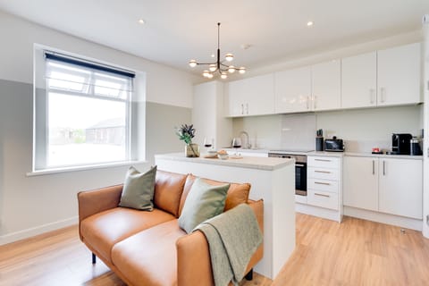 City Apartment | 1 bedroom, Egyptian cotton sheets, premium bedding, blackout drapes