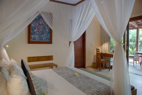Superior One Bedroom Garden Villa With Private Pool | Minibar, in-room safe, desk, blackout drapes