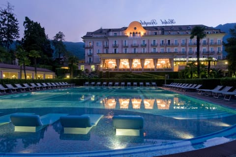 Seasonal outdoor pool, pool umbrellas, sun loungers