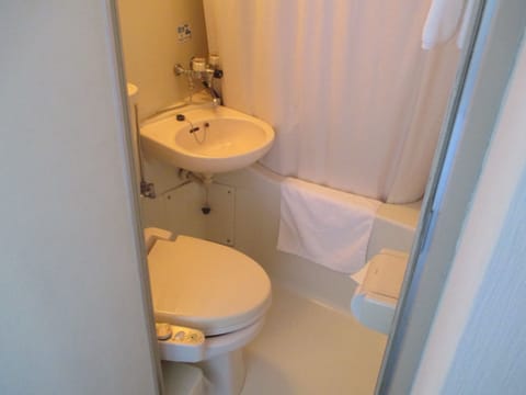 Combined shower/tub, free toiletries, hair dryer, slippers